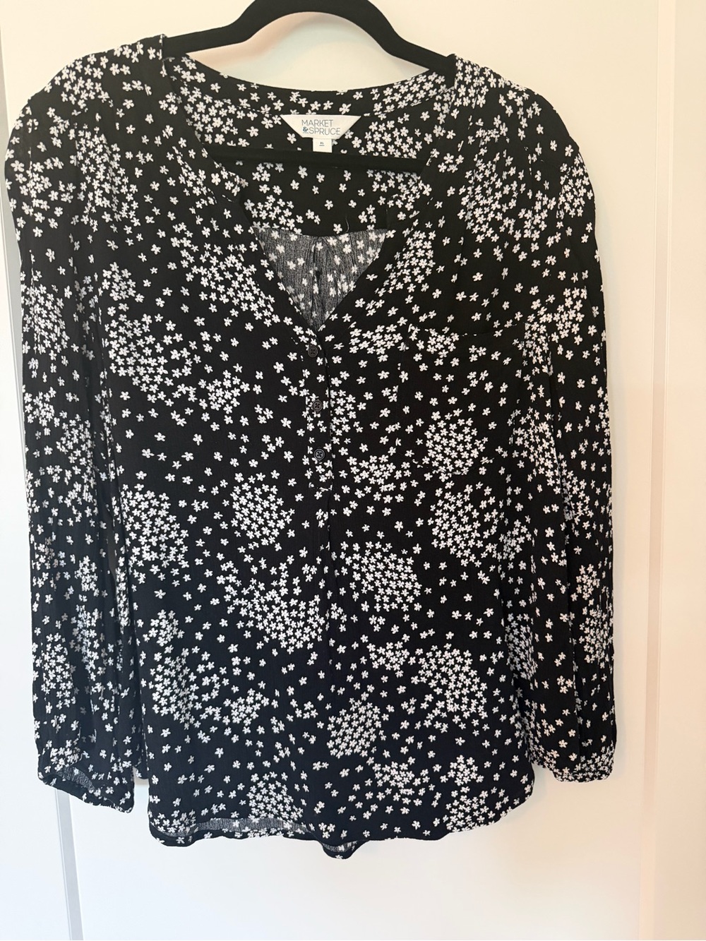 Market & Spruce Black Floral Button-Front Blouse